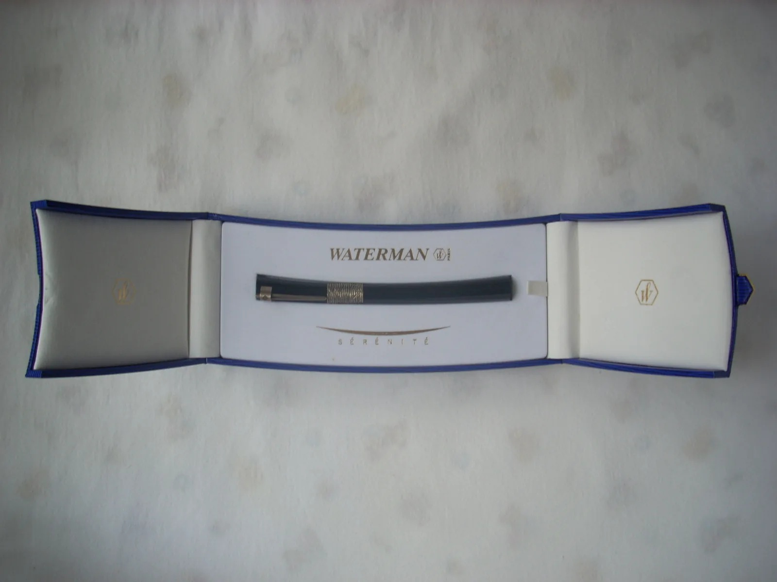 Waterman Sérénité writing instrument displayed in its blue presentation case